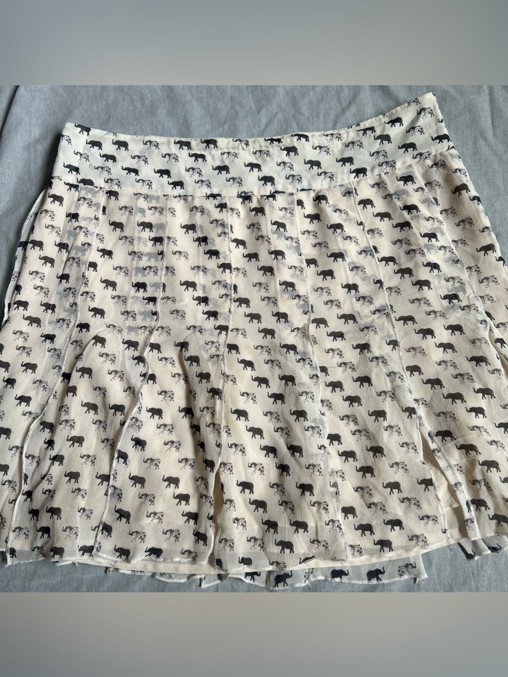 Club Monaco Silk Cream Elephant Mini Skirt - Picture 7 of 9